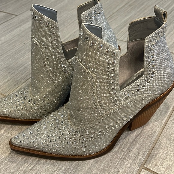 Gianni Bini Booties - Picture 2 of 5